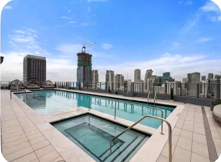 Luxe 1 Bedroom | Pool | Gym Downtown Near Brickell - Miami