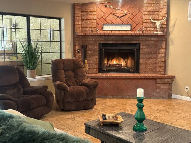 Vegas Getaway Big Home- hot tub spa/ min to strip gallery image 3