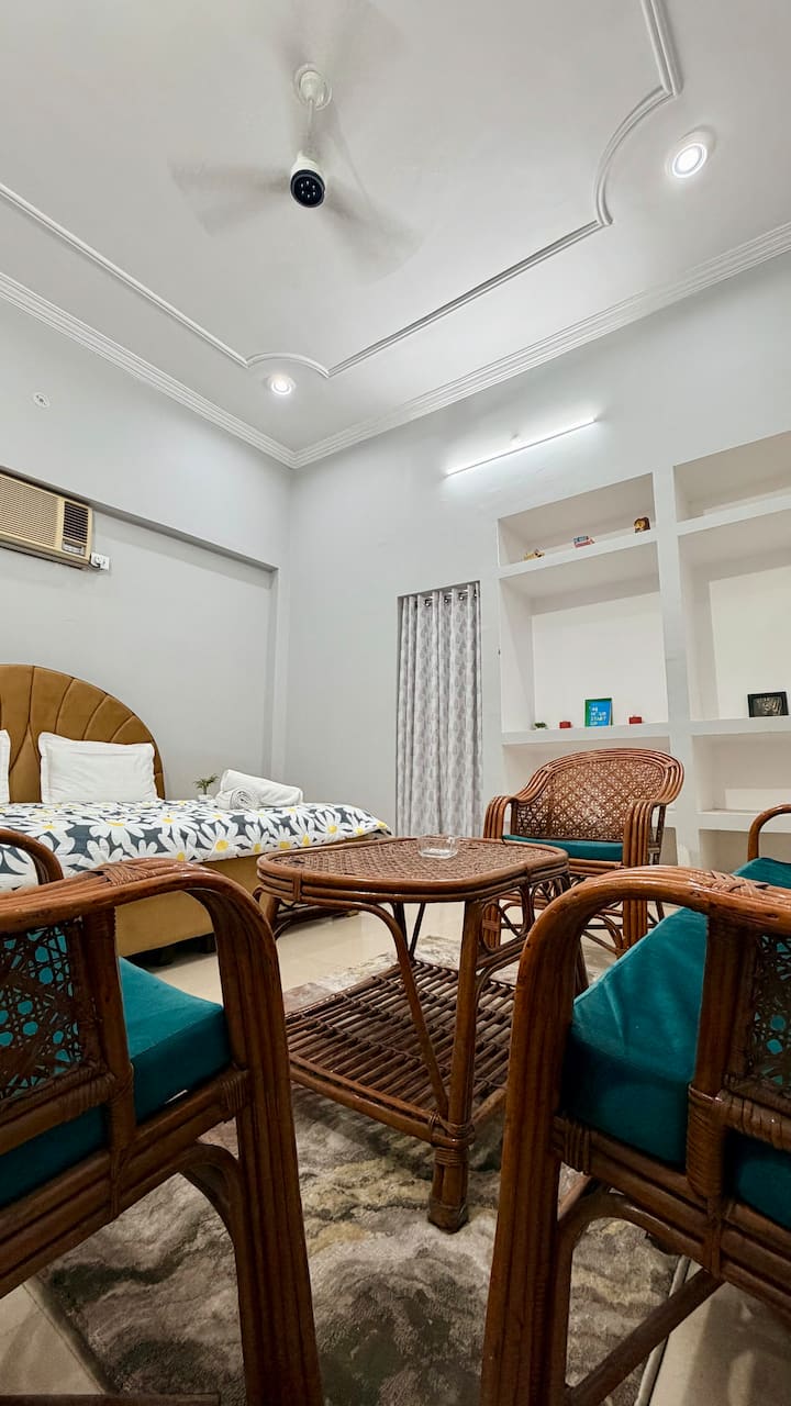 Hidden Gem Near Rumi Gate · City of Nawabs Heritage Home · 3BHK · Lucknow · Sleeps 12 - 4