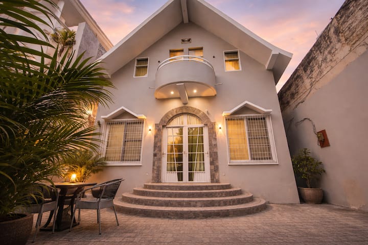 Hidden Gem in the City of Nawabs~ Near Rumi Gate