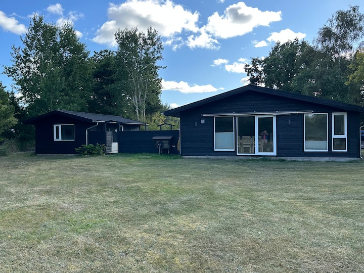 Et Pent Nyrestaurert Sommerhus Med 9 Sovepladser - Denmark