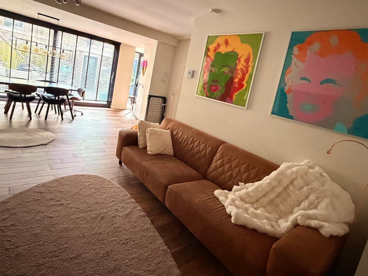 Successful Airbnb property: Cozy Apartment with private garden near citycentre in Cornelis Troostbuurt
