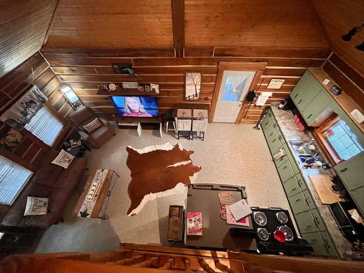 Adorable Creekside Cabin - Kentucky Lake