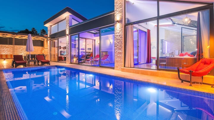Sıcak Havuzlu Lüks Balayı Villası - Kalkan