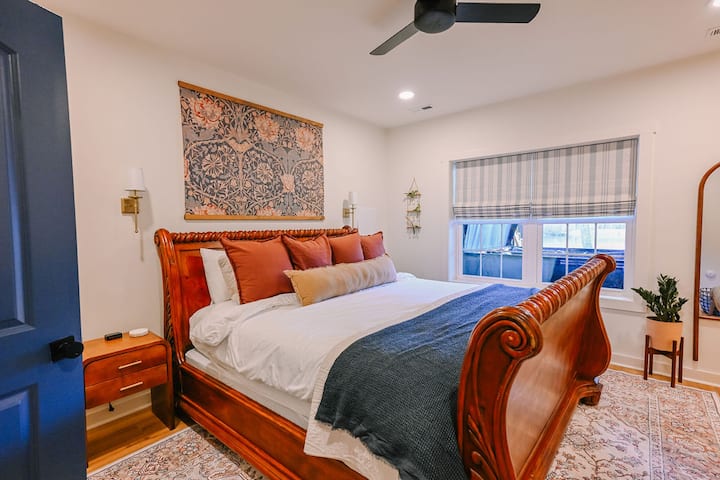 Have an amazing night of sleep in this luxurious king sized bed