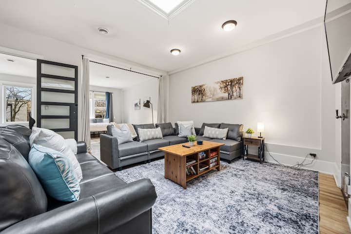 The Skylight Vault – Bright Downtown Loft Living - 薩尼亞市