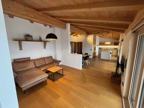 Popular Airbnb listing: Penthouse apartment with panoramic views in Traunstein