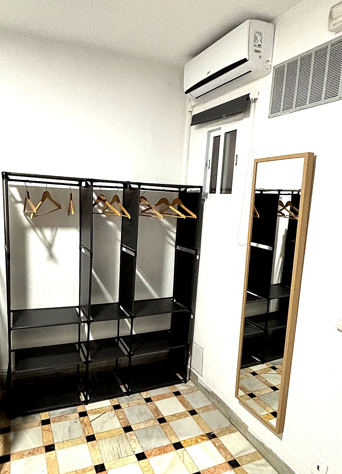 Air conditioning, downtown Mallorca 3