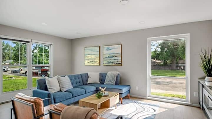 Modern Luxury On Dante – Fully Updated Condo - Southfield, MI