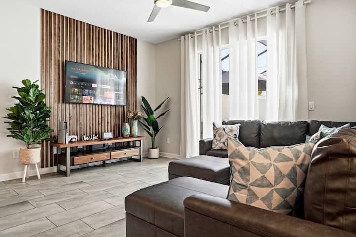 Luxury Retreat With Ps5, Pool & Bbq | Storey Lake - Kissimmee, FL