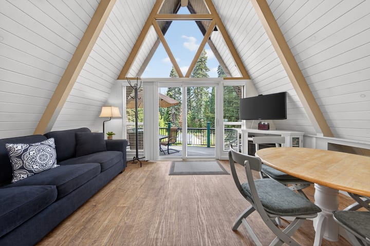 Private Slip And Cozy Lakeside Retreat. - Lake Almanor, CA