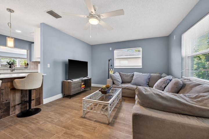 Full Home In Great Neighborhood - St. Petersburg, FL
