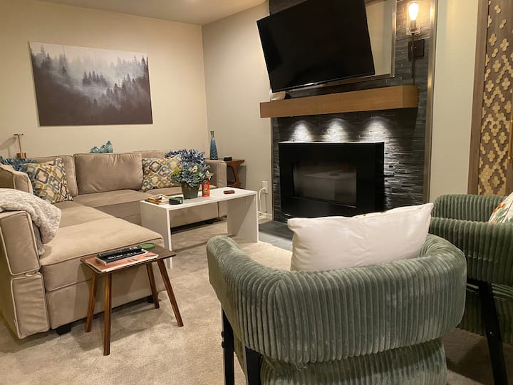 Woodland Haven: Tranquil Suite W/ Private Entry - Lake Oswego, OR