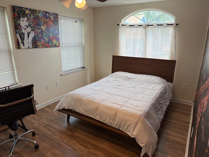 Welcome To Your Stylish Home Away From Home. - Newark, NJ
