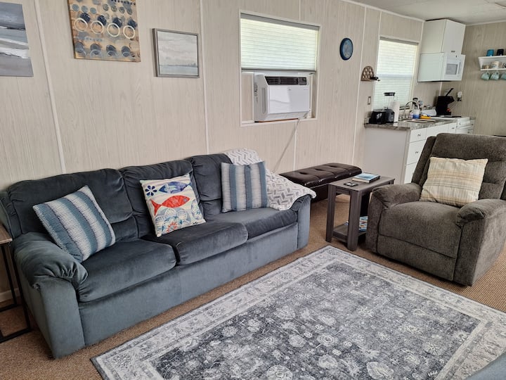 Lil Rascal's Jetty Hideout
Comfy 2-bedroom In Poc - Port O'Connor, TX