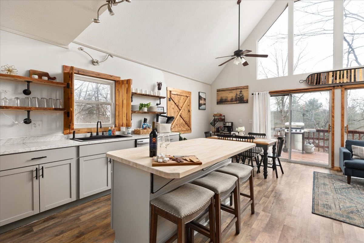 Home in Mt Jackson · ★5.0 · 2 bedrooms · 3 beds · 1 private bath