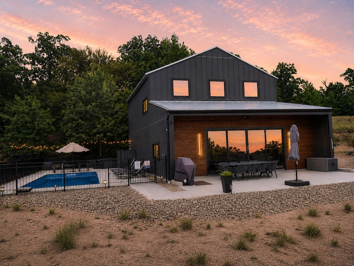 Fall Discounts W Pool, Hot Tub, Near Warren Dunes. - Stevensville, MI