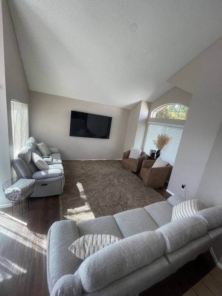 Spacious Beautiful Home In Moreno Valley - Moreno Valley, CA