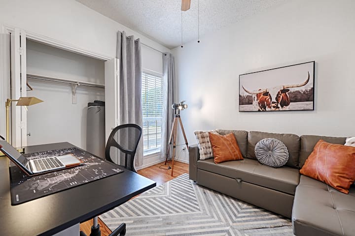 2b Medcity  No Airbnb Fees  Workspace  Parking - Plano, TX
