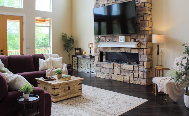 Lost Pines Retreat • Epic Deck + Views + Fireplace - Bastrop, TX