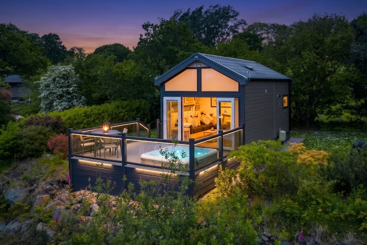 Petite Retreat - Lovely Pod With Hot Tub - Pembrokeshire