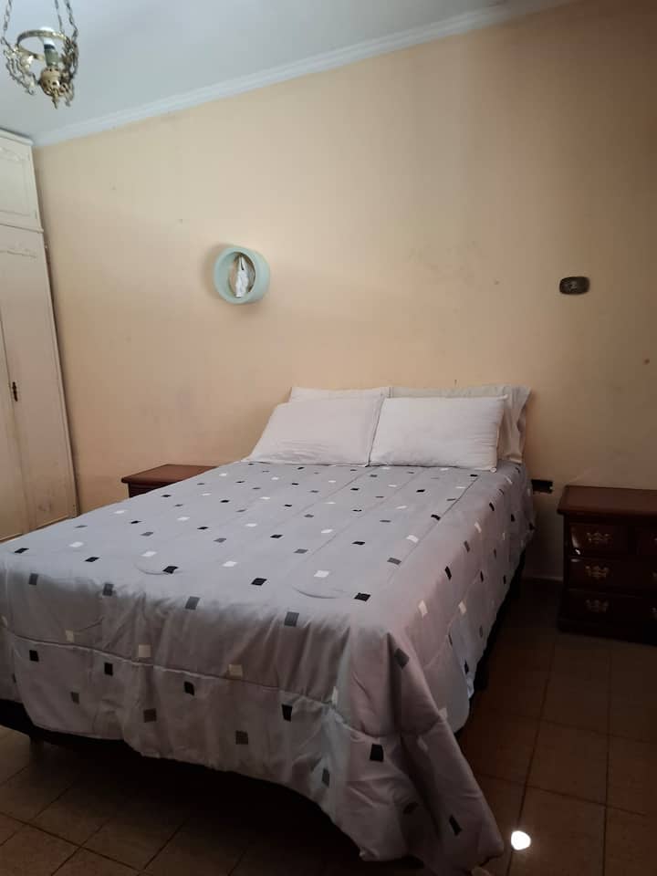 Suíte  com uma cama de casal box