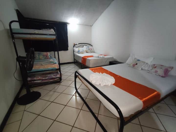 Alojamiento Privado 12 Pers En Melgar - Melgar