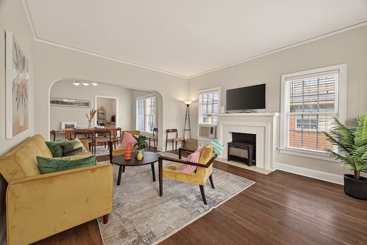 Museum & Med District Comfort | 2br + Parking - Houston, TX