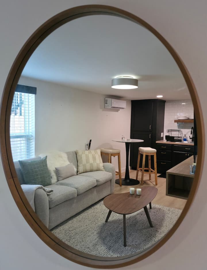 Serene Modern Guesthouse (Unit B - 1st Floor) - Houston, TX
