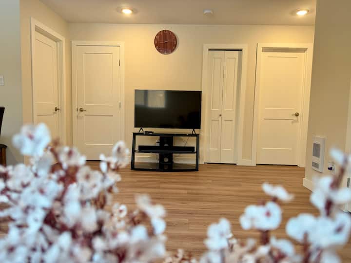 Modern & Cozy 2br Basement Suite In Whitehorse. - Whitehorse