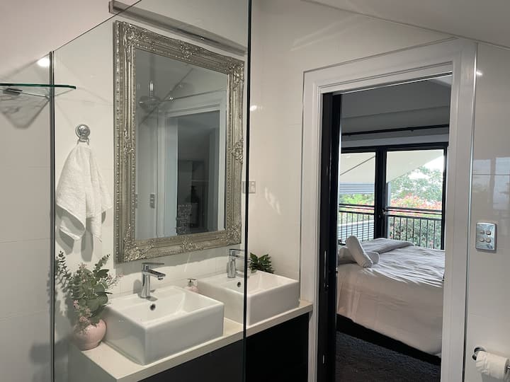 Modern Luxury Retreat | 4br | Sleeps 8 - Tamborine Mountain