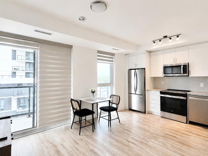 1br 1ba Oakville Condo W Parking & High-speed Wifi - Oakville
