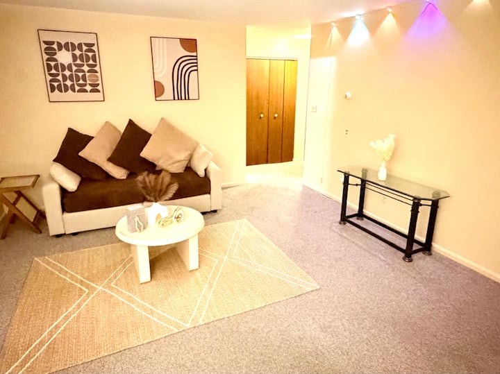 Your Home Awaits

Lovely 2 Bedroom In Boardman! - Youngstown, OH