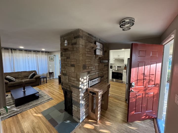 Cozy Shoreline Home Near Seattle - Mountlake Terrace, WA