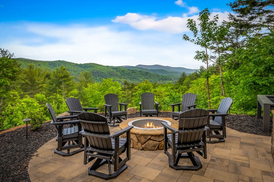 Star Gaze Peak, a ridge-top lodge in the Georgia mountains, Blue Ridge, Georgia, United States, photo 10 of 10