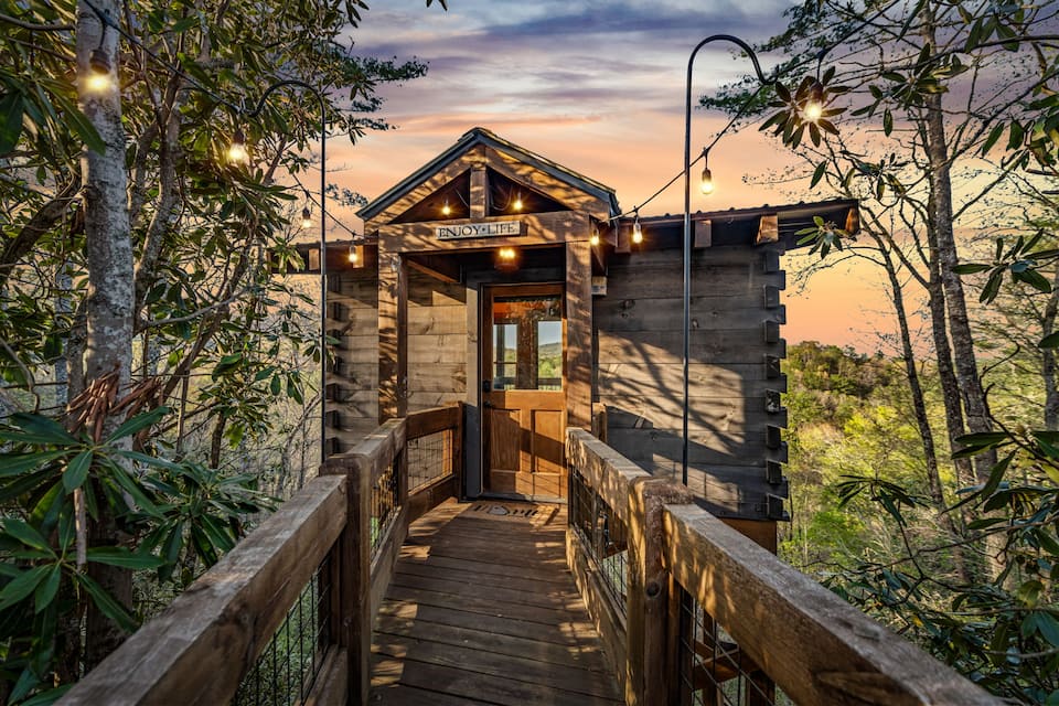 Star Gaze Peak, a ridge-top lodge in the Georgia mountains, Blue Ridge, Georgia, United States, photo 9 of 10