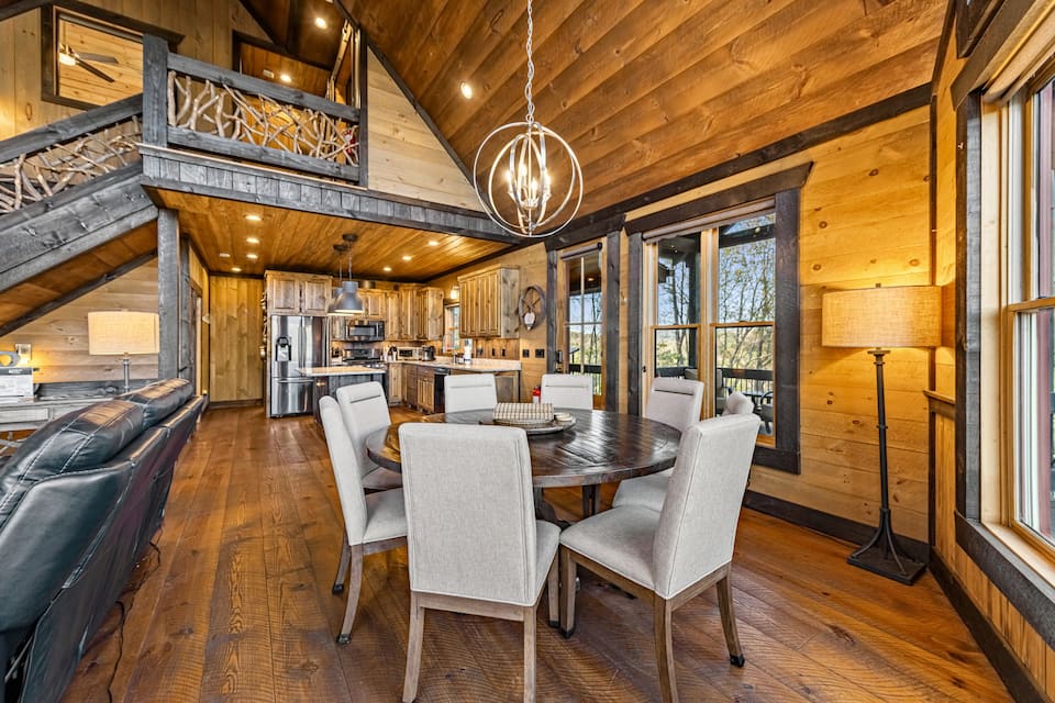 A ridge-top mountain cabin with a treehouse, Blue Ridge, Georgia, United States, photo 6 of 10