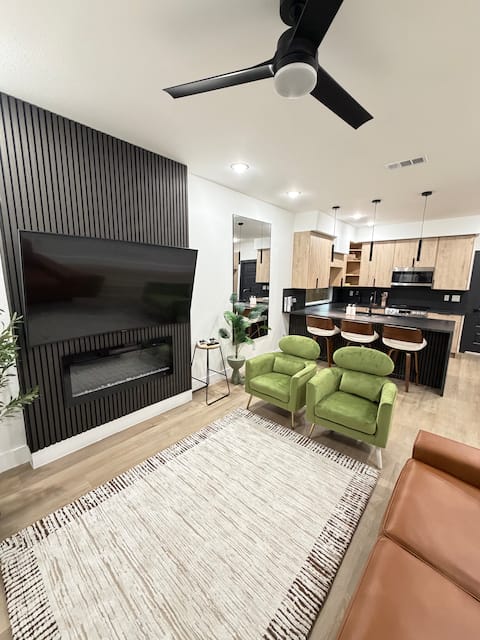 Popular Airbnb listing: Modern Lux 2BR Near Downtown | Rainfall Shower in Bonton