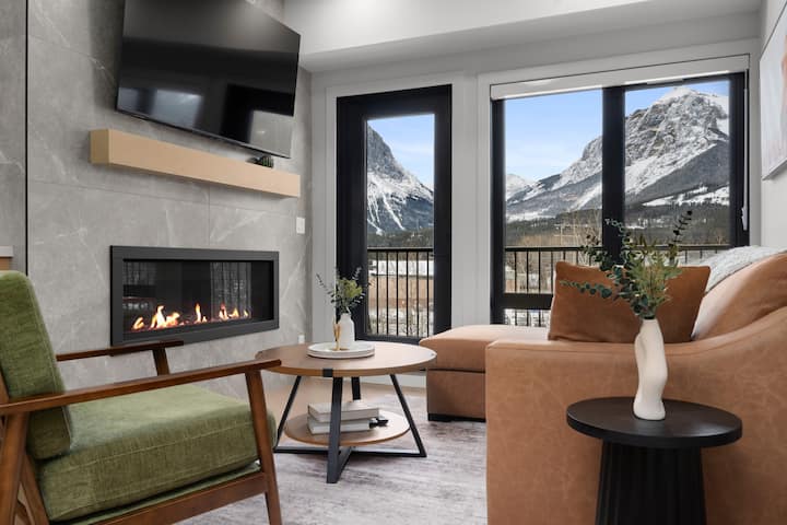 Mountain Views | Pool & Hot Tub | 15 Min -> Banff - Canada