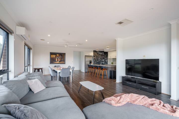 Pet Friendly | Central Heating | Spacious Home - Ocean Grove