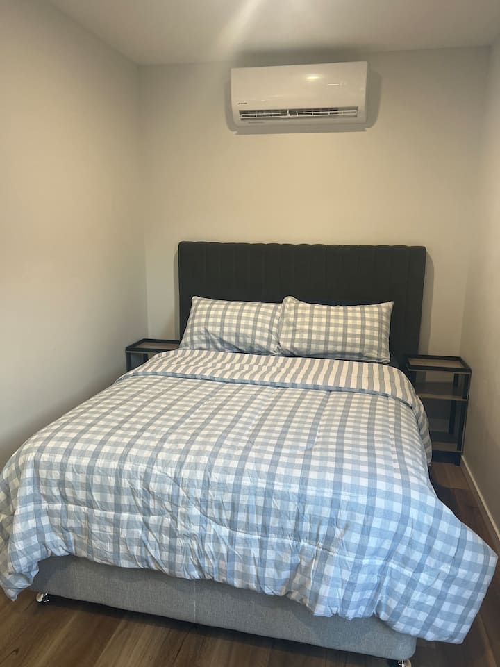Charming Container Home, Pool & Laundry Access - Gold Coast