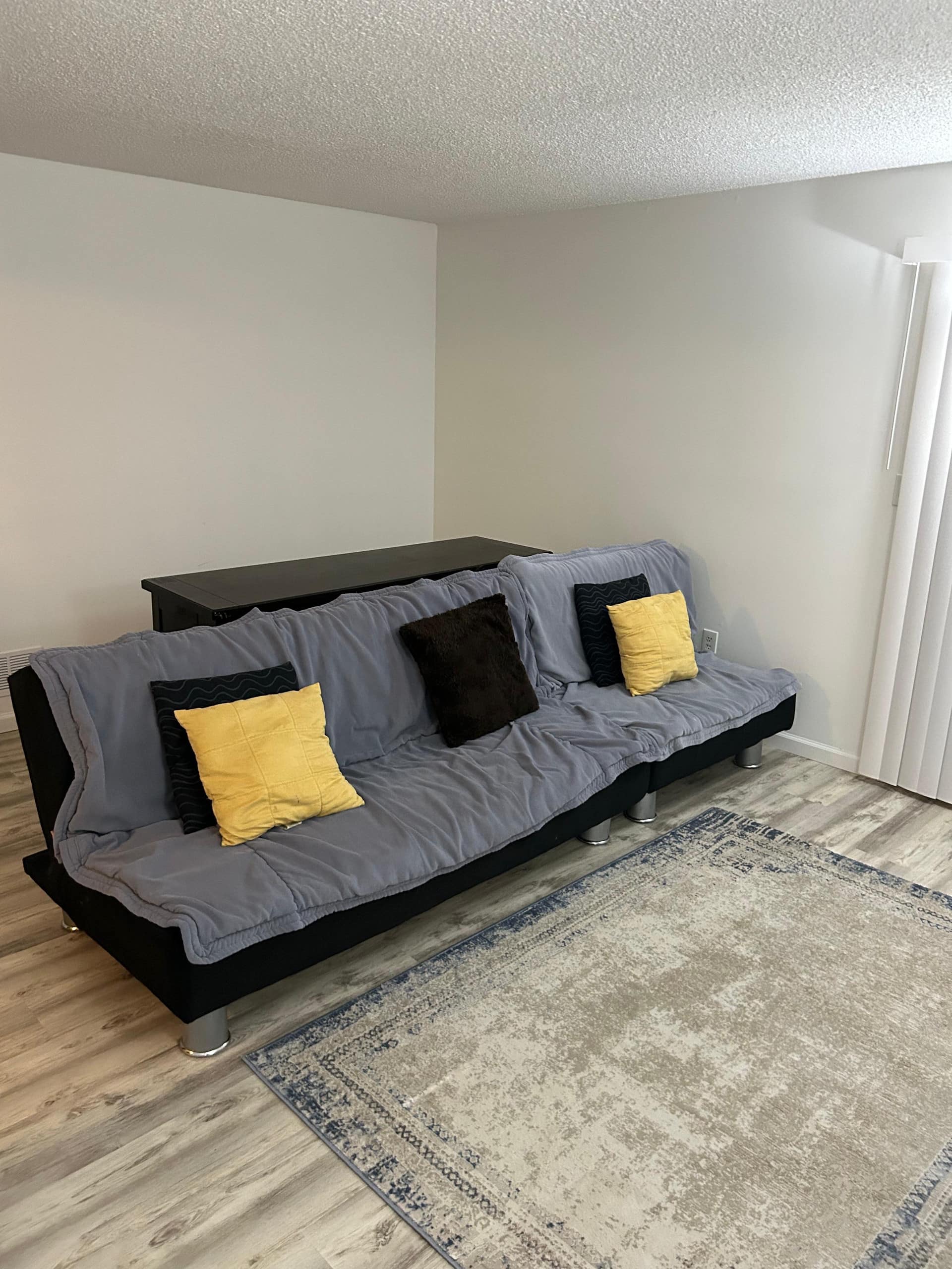 2-Bed Condo,1-full bath in beautiful neighborhood.