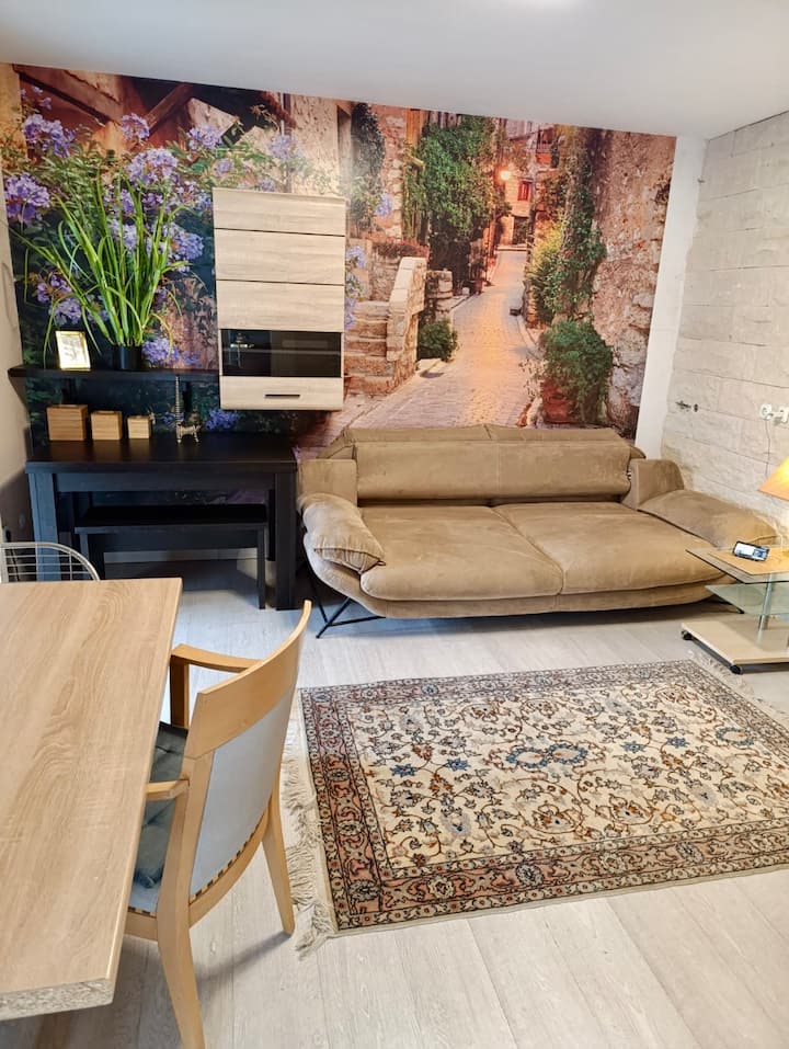 Schöne 2 Zimmer Wohnung Mit Terrasse - Düsseldorf