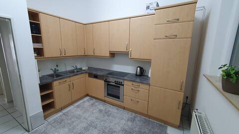 Successful Airbnb property: Apartment for up to 6 people, ground level, central in Kalk
