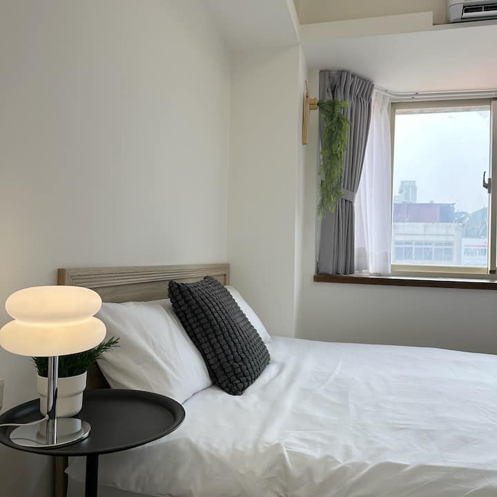 Taipei Ximending Mrt 西門町/捷運五分鐘/採光大窗景/電梯/1-4人自助入住 - China