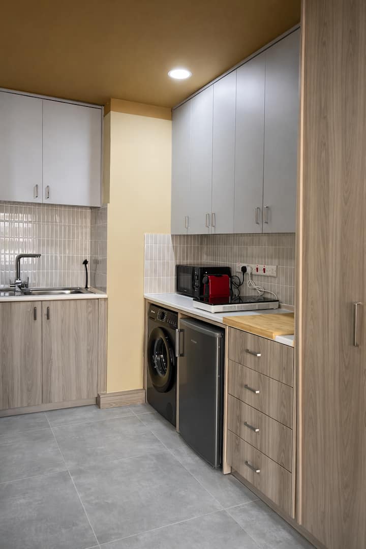 Boreio Studio: Prime Location & Private Parking - Cyprus