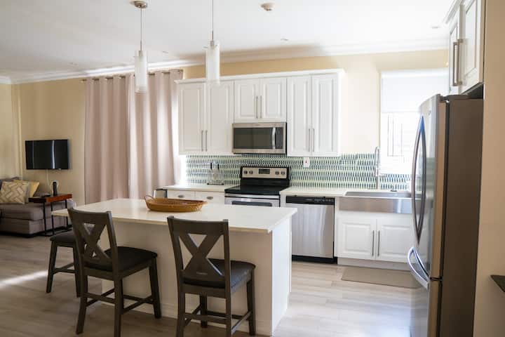 Golden Skyline Penthouse - Kingston