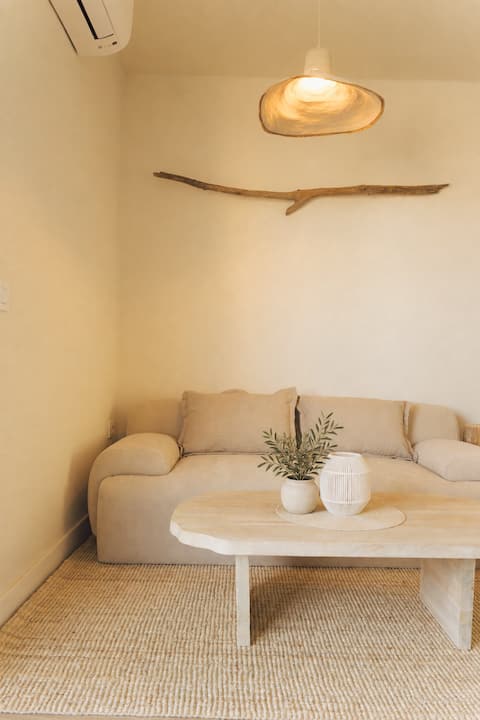 Anuncio de Airbnb popular: Sea View Terrace | Beach 100m | Pool | BBQ en Torroella De Montgrí