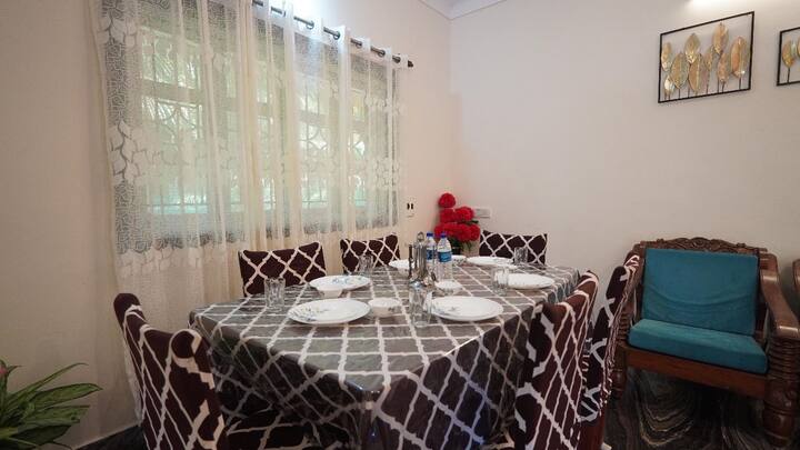 Dining area image 2