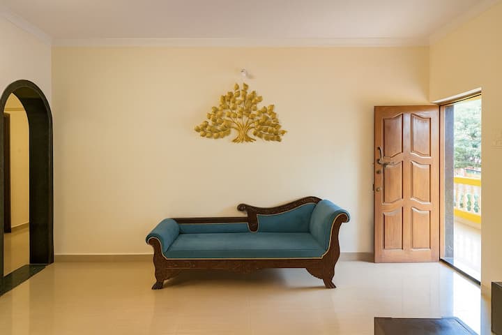 Living room image 6